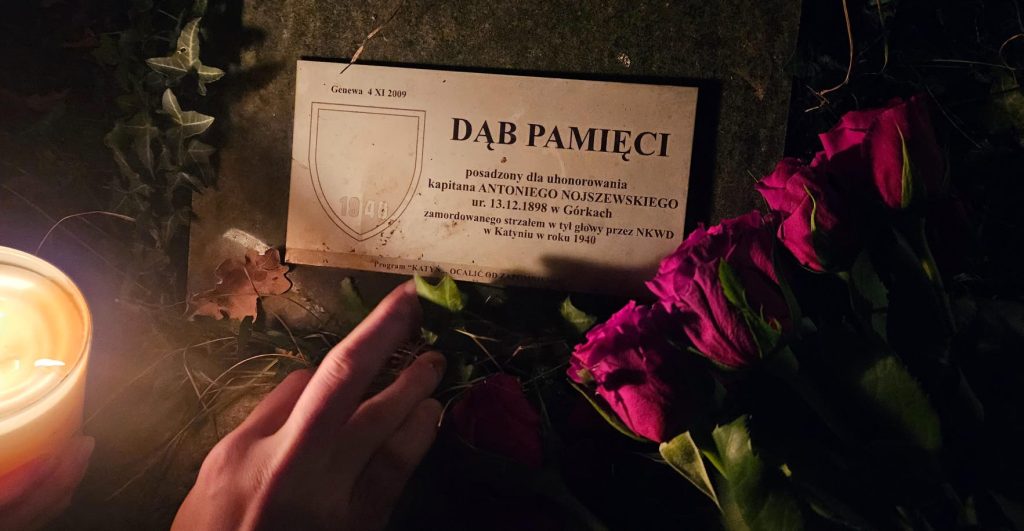 Spacer do ogrodów Stałego Przedstawicielstwa pod Dąb Pamięci